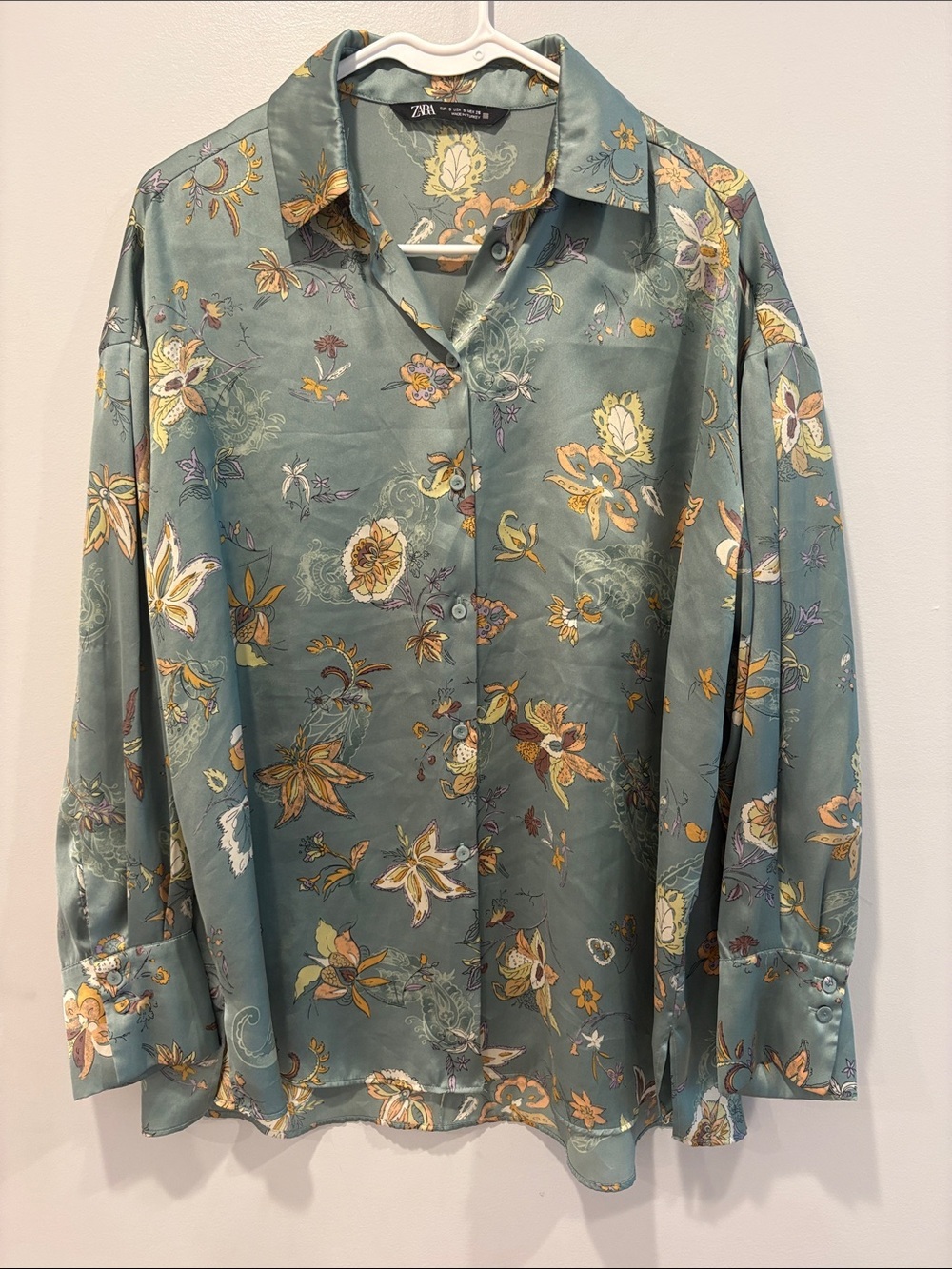 Zara green Floral Long-Sleeve Button-Down Shirt ptp 23 will fit medium/large